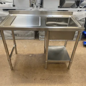 1200mm stainless steel commercial sink with flexible left or right bowl configuration, built for heavy-duty use in professional kitchens, featuring 400x400x250mm bowl dimensions and overall size of 1200x650x900mm, ideal for washing large kitchenware efficiently.